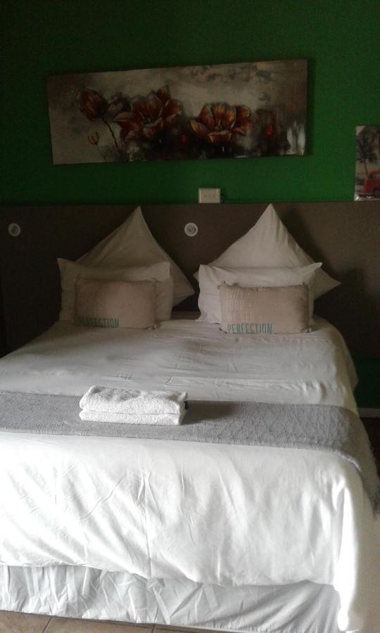 Tassili Lodge Kempton Park Exteriör bild