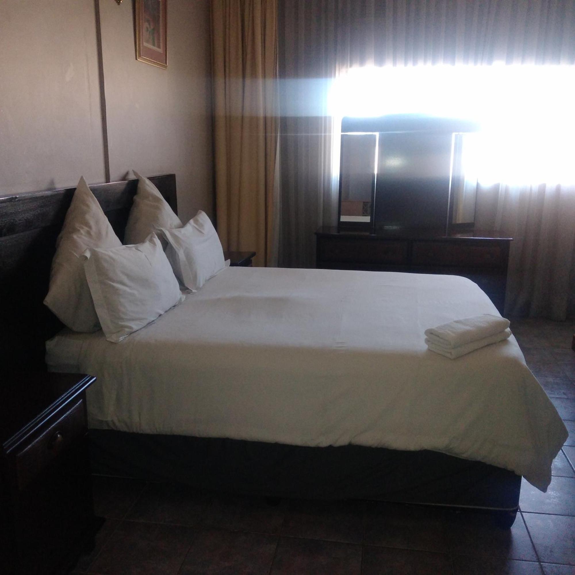 Tassili Lodge Kempton Park Exteriör bild